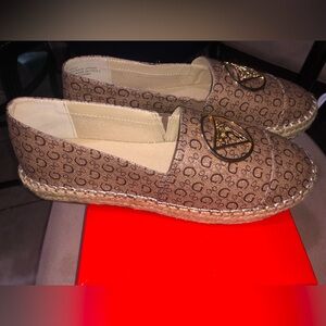 Guess Brand NEW w/Original Shoe Box Size 8.5 M